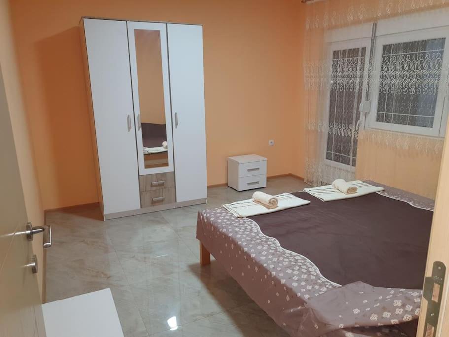 Small Cute Doublebed Room A4 In Панчево Экстерьер фото