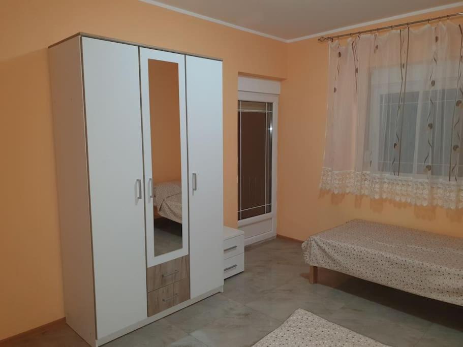 Small Cute Doublebed Room A4 In Панчево Экстерьер фото